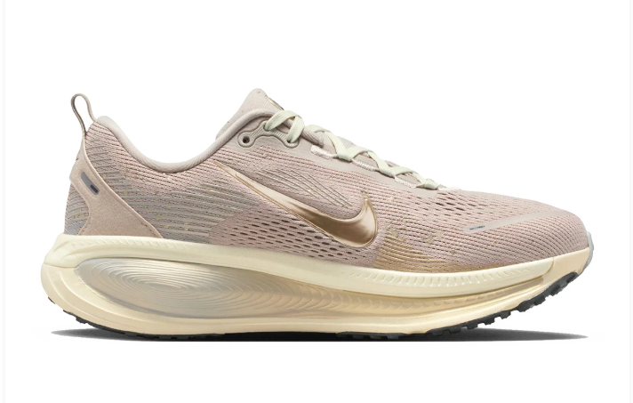 Nike Vomero 18 SE - Taupe & Gold-Tone